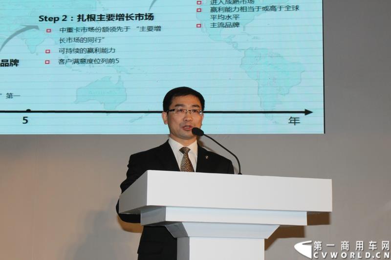 2015年1月26日，东风汽车集团股份有限公司（下称“东风汽车集团”）与瑞典沃尔沃集团以55%对45%的持股比例，共同投资的“东风商用车有限公司”在湖北十堰正式宣布成立并开始运营。图为东风商用车有限公司总经理黄刚发言