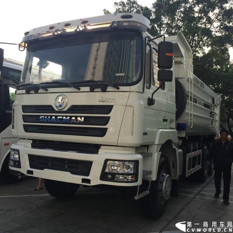 2015年1月29日，以“同心同行，共商共赢”为主题的2015陕汽国际商务年会在广东珠海隆重召开。图为陕汽德龙F3000自卸车