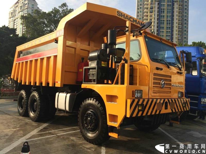 2015年1月29日，以“同心同行，共商共赢”为主题的2015陕汽国际商务年会在广东珠海隆重召开。图为陕汽宽体自卸车