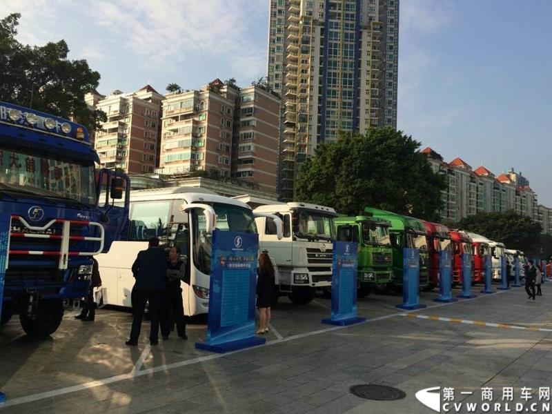 2015年1月29日，以“同心同行，共商共赢”为主题的2015陕汽国际商务年会在广东珠海隆重召开。图为陕汽商用车系列