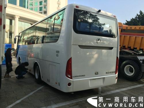 2015年1月29日，以“同心同行，共商共赢”为主题的2015陕汽国际商务年会在广东珠海隆重召开。图为陕汽欧舒特8.9米座位客车