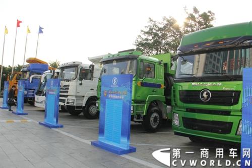 2015年1月29日，以“同心同行，共商共赢”为主题的2015陕汽国际商务年会在广东珠海隆重召开。图为陕汽重卡展示