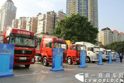 2015年1月29日，以“同心同行，共商共赢”为主题的2015陕汽国际商务年会在广东珠海隆重召开。图为陕汽重卡展示