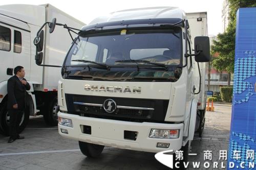 2015年1月29日，以“同心同行，共商共赢”为主题的2015陕汽国际商务年会在广东珠海隆重召开。图为陕汽中型厢式货车 