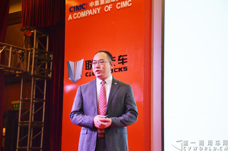 从总结展望到新品、服务品牌发布，再到股权变动，1月30日举办的联合卡车2015商务年会可谓看点颇多。图为集瑞联合重工有限公司总经理唐钢