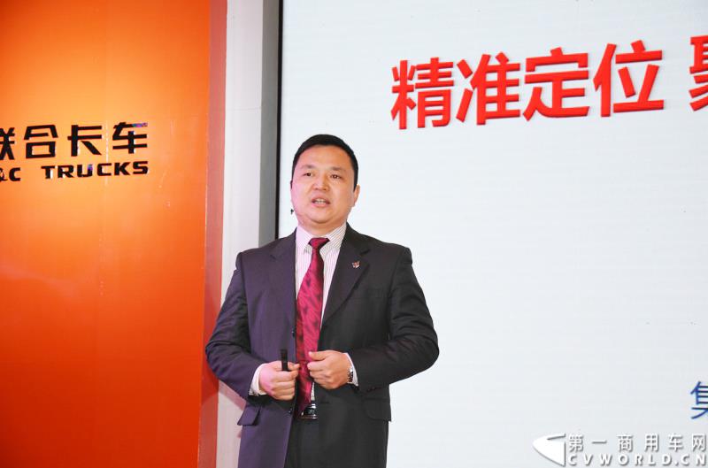 从总结展望到新品、服务品牌发布，再到股权变动，1月30日举办的联合卡车2015商务年会可谓看点颇多。图为集瑞联合重工有限公司汽车工程研究院孙莹