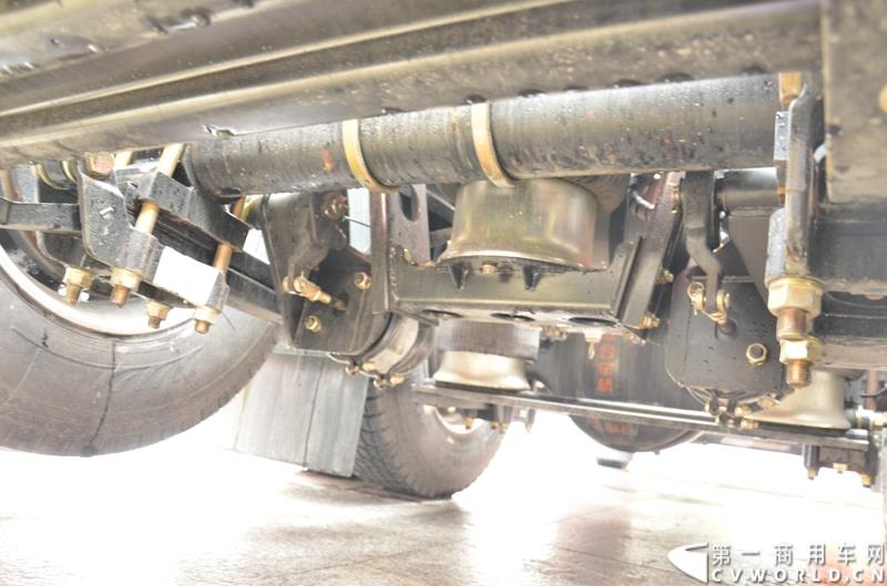 从总结展望到新品、服务品牌发布，再到股权变动，1月30日举办的联合卡车2015商务年会可谓看点颇多。图为2015款6×2R K12牵引车 