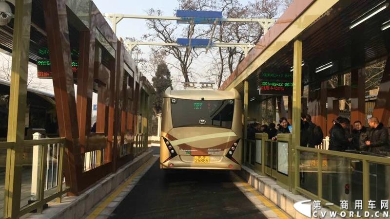 2月12日，全球首条e－BRT（纯电动快速公交）在浙江金华市正式开通，其全部38辆e－BRT公交客车均由青年汽车制造生产。