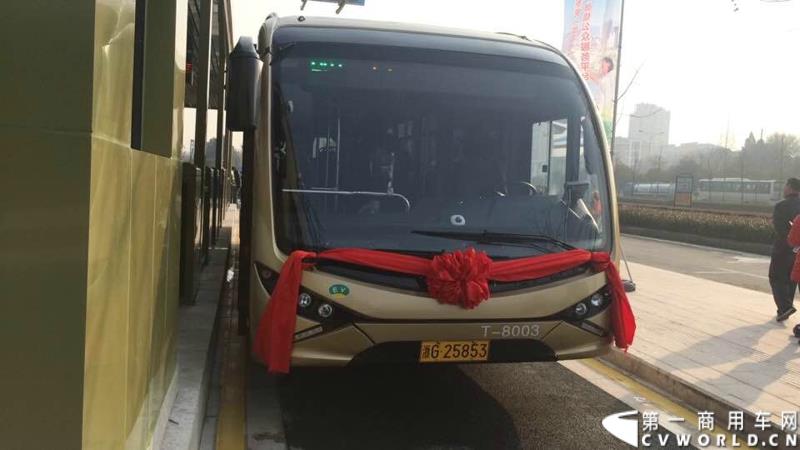 2月12日，全球首条e－BRT（纯电动快速公交）在浙江金华市正式开通，其全部38辆e－BRT公交客车均由青年汽车制造生产。