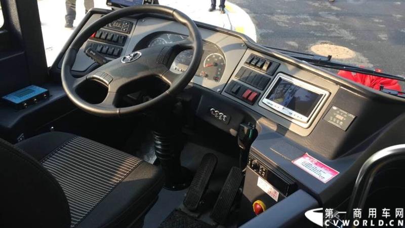 2月12日，全球首条e－BRT（纯电动快速公交）在浙江金华市正式开通，其全部38辆e－BRT公交客车均由青年汽车制造生产。