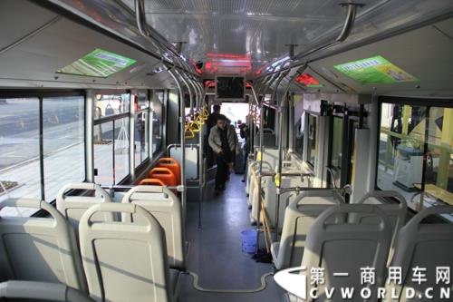 2月12日，全球首条e－BRT（纯电动快速公交）专线在浙江金华市正式开通，其全部38辆e－BRT公交客车由青年汽车制造生产。图为BRT公交内饰