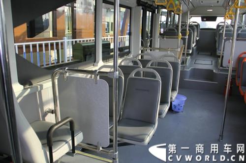 2月12日，全球首条e－BRT（纯电动快速公交）专线在浙江金华市正式开通，其全部38辆e－BRT公交客车由青年汽车制造生产。图为BRT公交内饰