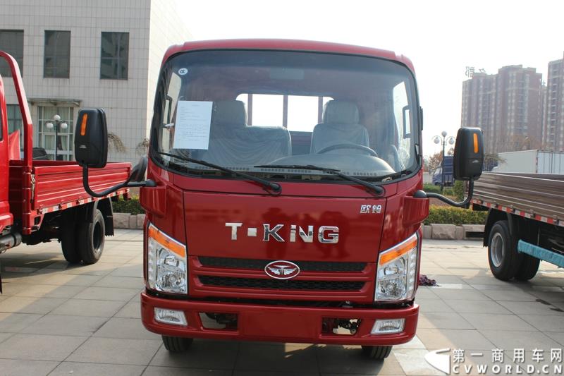 3月3日上午，山东唐骏欧铃汽车制造有限公司在淄博市淄川区的厂区内举行了建厂以来的第100万辆车的下线仪式。图为唐骏汽车集团厂区内展示的国四车型新品