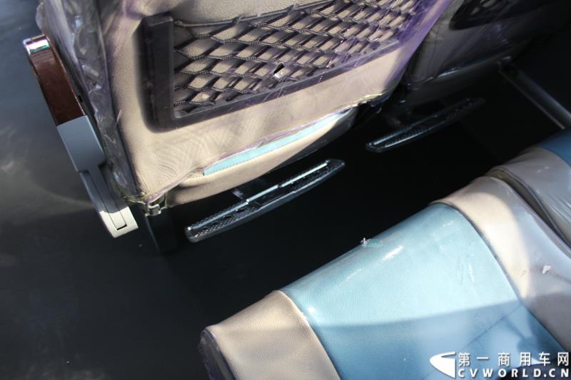 3月11日，中通客车控股股份有限公司第2万辆客车出口发车庆典暨出口非洲高档大客车交车仪式在山东聊城中通新基地隆重举行。图为
中通客车第2万辆客车出口发车仪式现场展示的出口客车内饰 