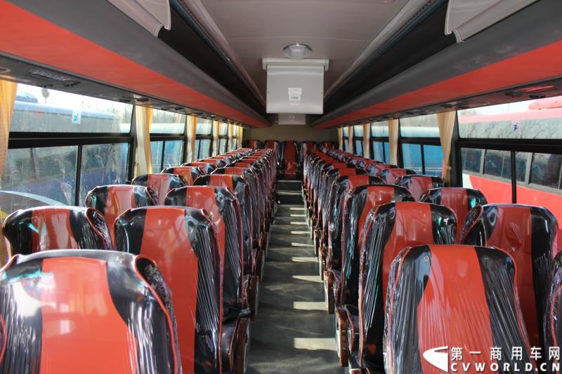 3月11日，中通客车控股股份有限公司第2万辆客车出口发车庆典暨出口非洲高档大客车交车仪式在山东聊城中通新基地隆重举行。图为
中通客车第2万辆客车出口发车仪式现场展示的出口客车内饰 