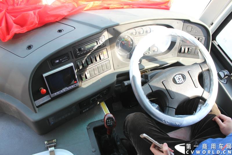 3月11日，中通客车控股股份有限公司第2万辆客车出口发车庆典暨出口非洲高档大客车交车仪式在山东聊城中通新基地隆重举行。图为
中通客车第2万辆客车出口发车仪式现场展示的出口客车内饰 