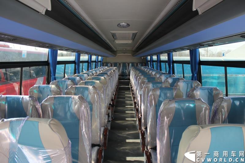3月11日，中通客车控股股份有限公司第2万辆客车出口发车庆典暨出口非洲高档大客车交车仪式在山东聊城中通新基地隆重举行。图为
中通客车第2万辆客车出口发车仪式现场展示的出口客车内饰 