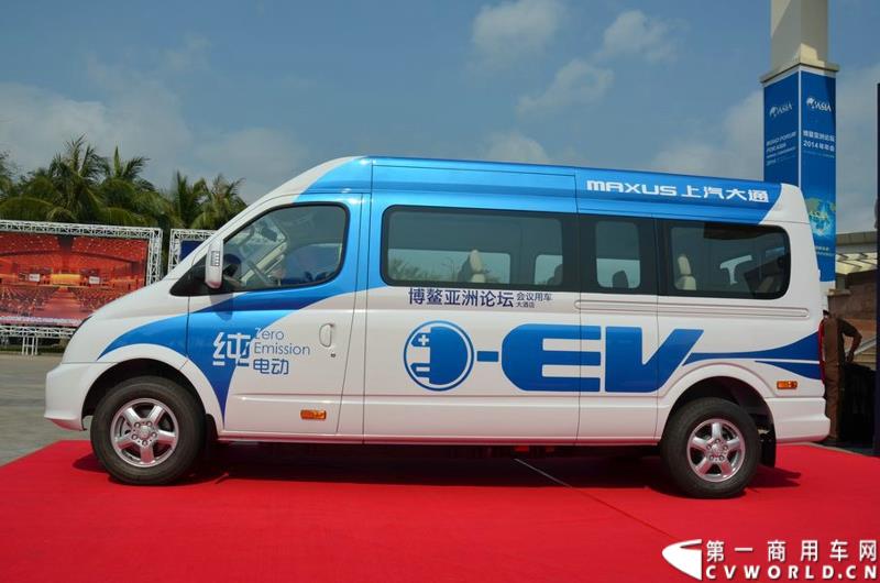 3月16日，5辆上汽大通EV80纯电动宽体轻客和20辆G10 MPV正式交付博鳌亚洲论坛大酒店。这批车将服务于本月26日即将召开的博鳌亚洲论坛。图为上汽大通EV80