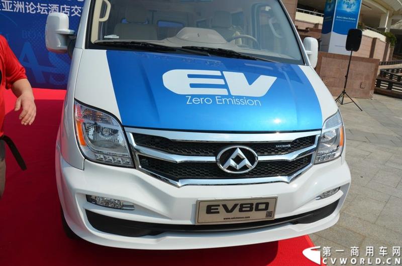 3月16日，5辆上汽大通EV80纯电动宽体轻客和20辆G10 MPV正式交付博鳌亚洲论坛大酒店。这批车将服务于本月26日即将召开的博鳌亚洲论坛。图为上汽大通EV80