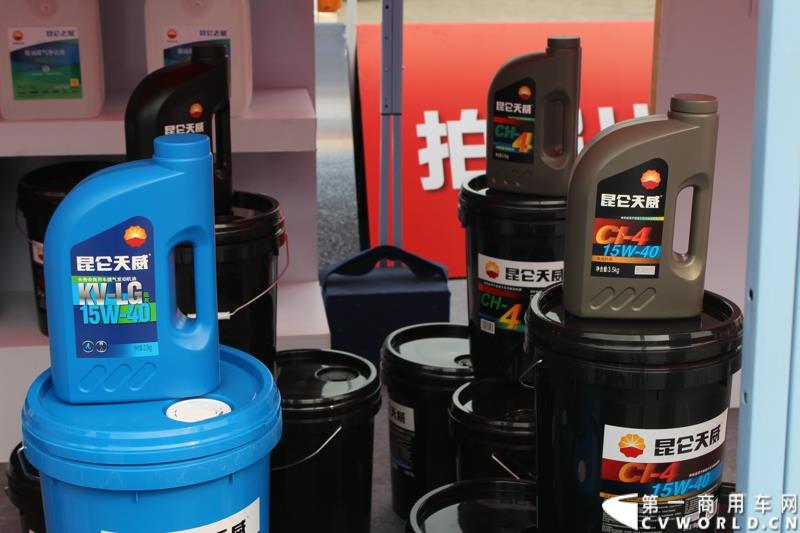 3月16日，由昆仑润滑油举办的昆仑天威“无‘威’不至-发现最美生活路”大篷车巡展活动在广州正式启动。图为昆仑润滑油举办的昆仑天威“无‘威’不至-发现最美生活路”大篷车巡展活动在广州启动现场