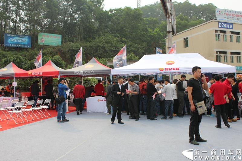 3月16日，由昆仑润滑油举办的昆仑天威“无‘威’不至-发现最美生活路”大篷车巡展活动在广州正式启动。图为昆仑润滑油举办的昆仑天威“无‘威’不至-发现最美生活路”大篷车巡展活动在广州启动现场