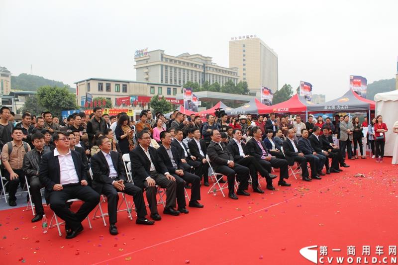 3月16日，由昆仑润滑油举办的昆仑天威“无‘威’不至-发现最美生活路”大篷车巡展活动在广州正式启动。图为昆仑润滑油举办的昆仑天威“无‘威’不至-发现最美生活路”大篷车巡展活动在广州启动现场