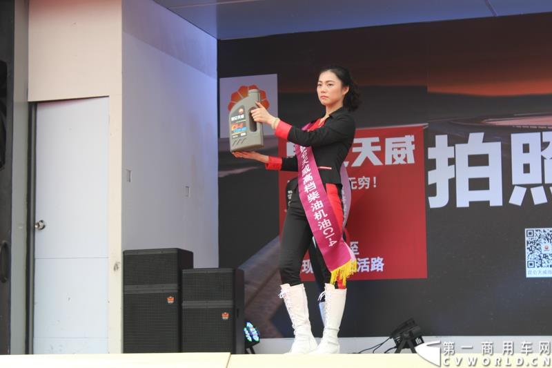 3月16日，由昆仑润滑油举办的昆仑天威“无‘威’不至-发现最美生活路”大篷车巡展活动在广州正式启动。图为昆仑润滑油举办的昆仑天威“无‘威’不至-发现最美生活路”大篷车巡展活动在广州启动现场