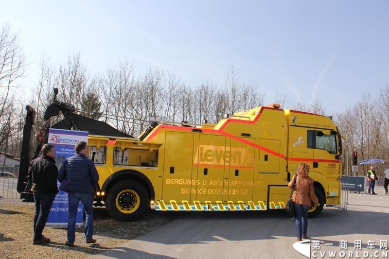 2015年3月19日，德国曼恩技术日在MAN慕尼黑总部隆重开幕，一场别开生面的卡车盛宴(MAN Trucknology Days)正在上演。图为MAN TGS 28.480型底盘改装的拖曳救援车