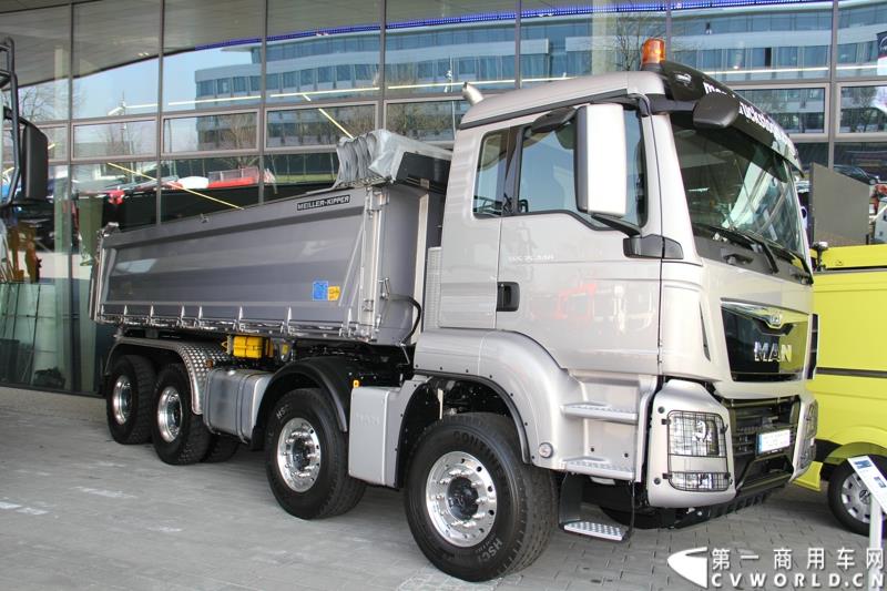 2015年3月19日，德国曼恩技术日在MAN慕尼黑总部隆重开幕，一场别开生面的卡车盛宴(MAN Trucknology Days)正在上演。图为MAN TGS 35.440 8×4 BB型自卸车 
