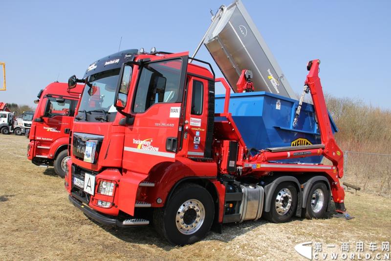2015年3月19日，德国曼恩技术日在MAN慕尼黑总部隆重开幕，一场别开生面的卡车盛宴(MAN Trucknology Days)正在上演。图为MAN TGX 26.440型卡车底盘改装的垃圾运输车 