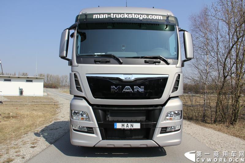 2015年3月19日，德国曼恩技术日在MAN慕尼黑总部隆重开幕，一场别开生面的卡车盛宴(MAN Trucknology Days)正在上演。图为MAN TGX 26.480后提升三轴底盘