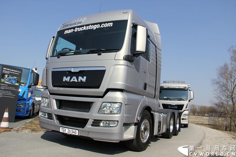 2015年3月19日，德国曼恩技术日在MAN慕尼黑总部隆重开幕，一场别开生面的卡车盛宴(MAN Trucknology Days)正在上演。图为MAN TGX 26.540型6×4牵引车 