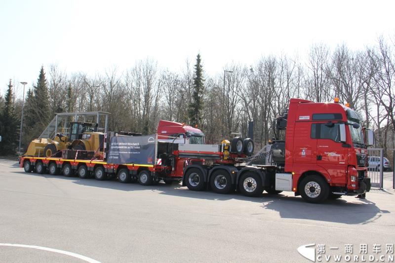 2015年3月19日，德国曼恩技术日在MAN慕尼黑总部隆重开幕，一场别开生面的卡车盛宴(MAN Trucknology Days)正在上演。图为MAN大件运输车