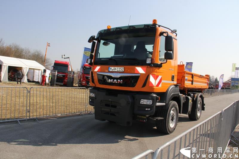 2015年3月19日，德国曼恩技术日在MAN慕尼黑总部隆重开幕，一场别开生面的卡车盛宴(MAN Trucknology Days)正在上演。图为MAN卡车试乘试驾