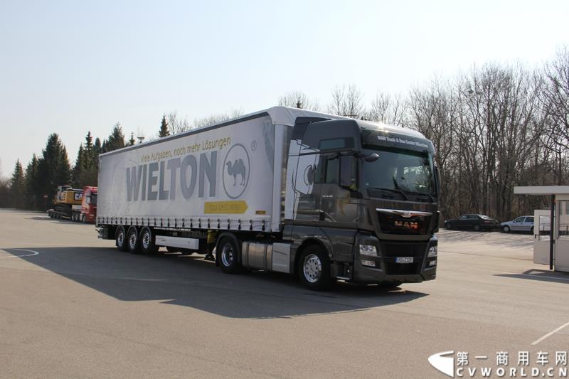 2015年3月19日，德国曼恩技术日在MAN慕尼黑总部隆重开幕，一场别开生面的卡车盛宴(MAN Trucknology Days)正在上演。图为MAN卡车试乘试驾