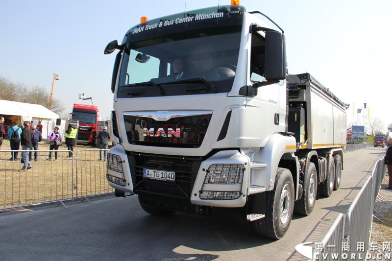 2015年3月19日，德国曼恩技术日在MAN慕尼黑总部隆重开幕，一场别开生面的卡车盛宴(MAN Trucknology Days)正在上演。图为MAN卡车试乘试驾