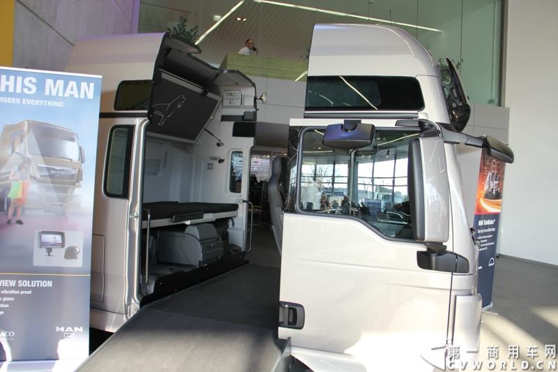 2015年3月19日，德国曼恩技术日在MAN慕尼黑总部隆重开幕，一场别开生面的卡车盛宴(MAN Trucknology Days)正在上演。图为MAN最新一代重卡驾驶室展示