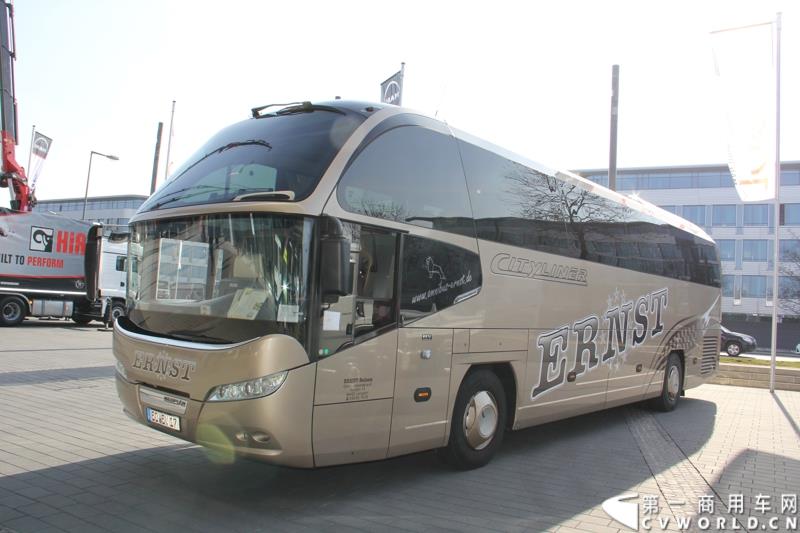2015年3月19日，德国曼恩技术日在MAN慕尼黑总部隆重开幕，一场别开生面的卡车盛宴(MAN Trucknology Days)正在上演。图为尼奥普兰CITYLINER高档客车 