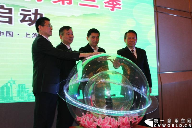 3月26日，安徽安凯汽车股份有限公司主办的“安凯美丽中国行”第三季在上海隆重启动。图为启动仪式开启