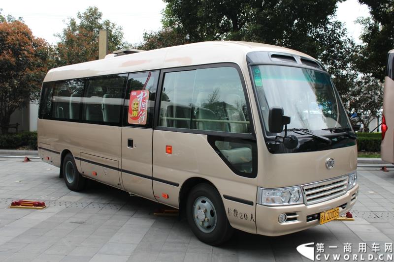 3月26日，安徽安凯汽车股份有限公司主办的“安凯美丽中国行”第三季在上海隆重启动。图为”安凯美丽中国行“启动仪式活动中展示的安凯客车 