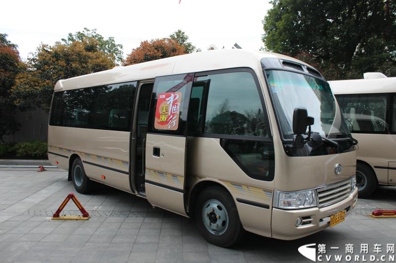 3月26日，安徽安凯汽车股份有限公司主办的“安凯美丽中国行”第三季在上海隆重启动。图为”安凯美丽中国行“启动仪式活动中展示的安凯客车 