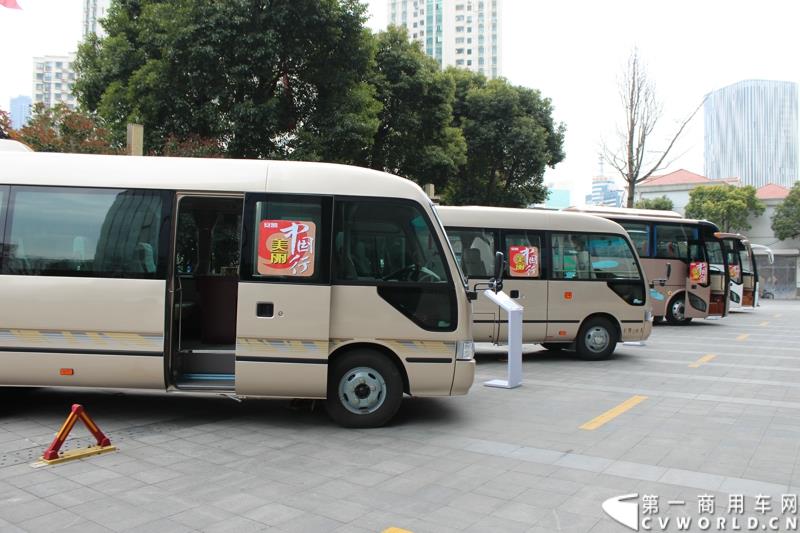 3月26日，安徽安凯汽车股份有限公司主办的“安凯美丽中国行”第三季在上海隆重启动。图为”安凯美丽中国行“启动仪式活动中展示的安凯客车 