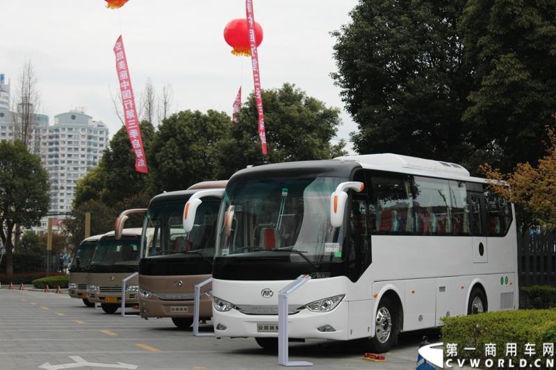 3月26日，安徽安凯汽车股份有限公司主办的“安凯美丽中国行”第三季在上海隆重启动。图为”安凯美丽中国行“启动仪式活动中展示的安凯客车 