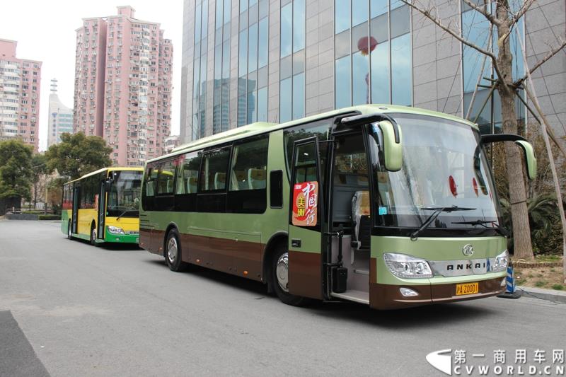 3月26日，安徽安凯汽车股份有限公司主办的“安凯美丽中国行”第三季在上海隆重启动。图为”安凯美丽中国行“启动仪式活动中展示的安凯客车 