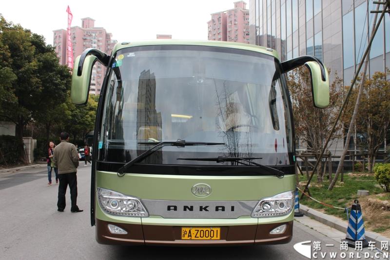 3月26日，安徽安凯汽车股份有限公司主办的“安凯美丽中国行”第三季在上海隆重启动。图为”安凯美丽中国行“启动仪式活动中展示的安凯客车 