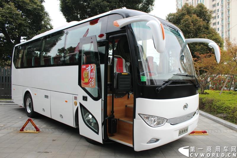 3月26日，安徽安凯汽车股份有限公司主办的“安凯美丽中国行”第三季在上海隆重启动。图为”安凯美丽中国行“启动仪式活动中展示的安凯客车 