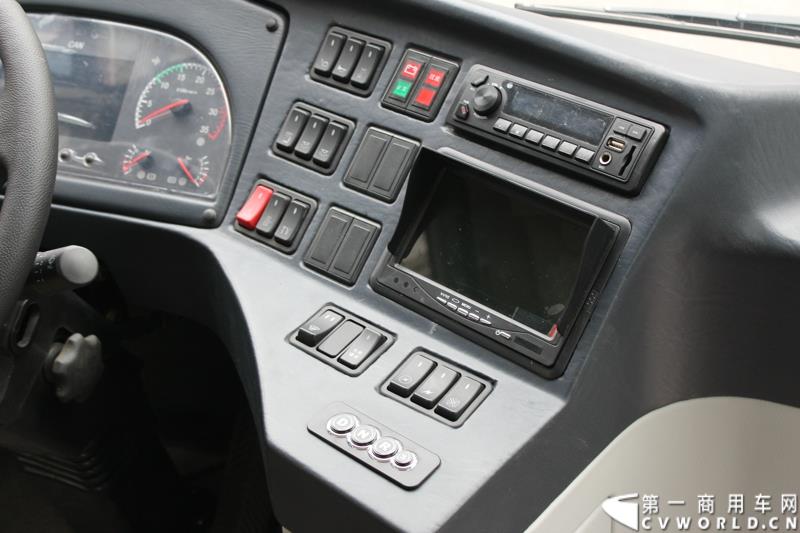 3月26日，安徽安凯汽车股份有限公司主办的“安凯美丽中国行”第三季在上海隆重启动。图为“安凯美丽中国行”启动仪式活动中展示的安凯客车内饰 