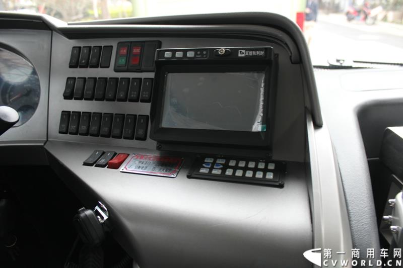 3月26日，安徽安凯汽车股份有限公司主办的“安凯美丽中国行”第三季在上海隆重启动。图为“安凯美丽中国行”启动仪式活动中展示的安凯客车内饰 