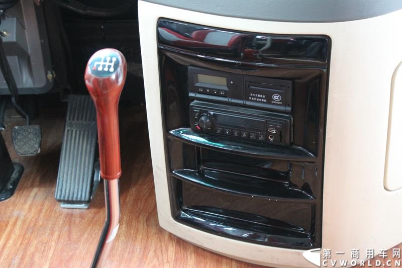 3月26日，安徽安凯汽车股份有限公司主办的“安凯美丽中国行”第三季在上海隆重启动。图为“安凯美丽中国行”启动仪式活动中展示的安凯客车内饰 