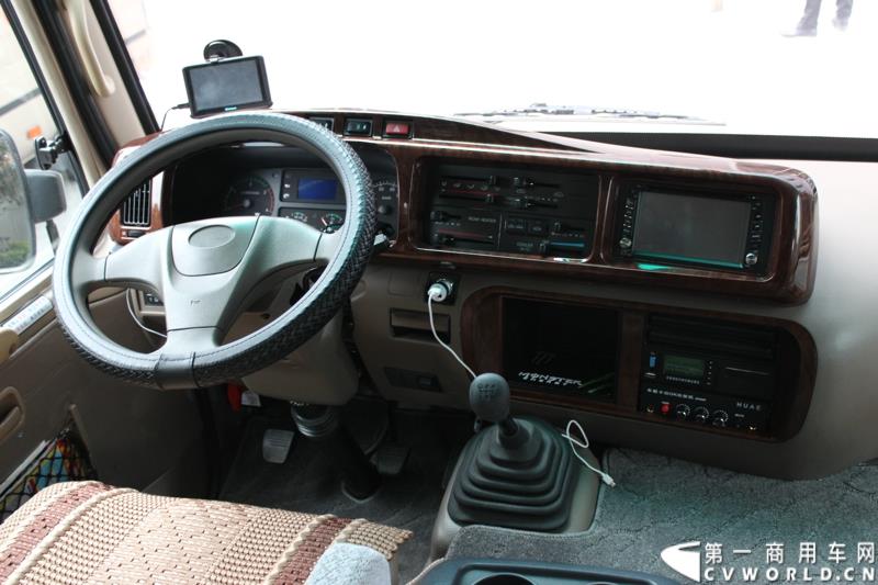 3月26日，安徽安凯汽车股份有限公司主办的“安凯美丽中国行”第三季在上海隆重启动。图为“安凯美丽中国行”启动仪式活动中展示的安凯客车内饰 